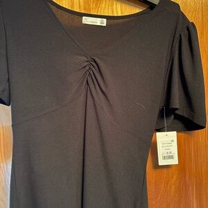89th & Madison Black Gathered V-Neck Short Sleeve Top